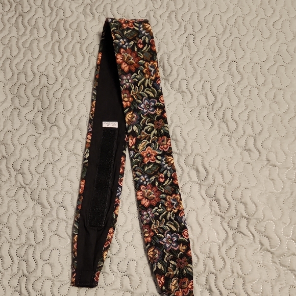 Accessories - Floral Embroidered Cross Velcro Belt